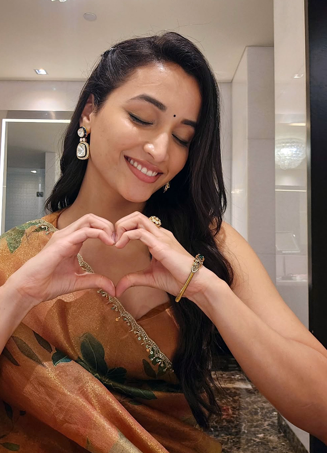Srinidhi_20shetty11.jpg 12