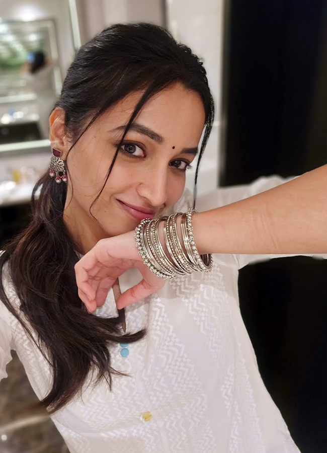 Srinidhi_20shetty2.jpg 3