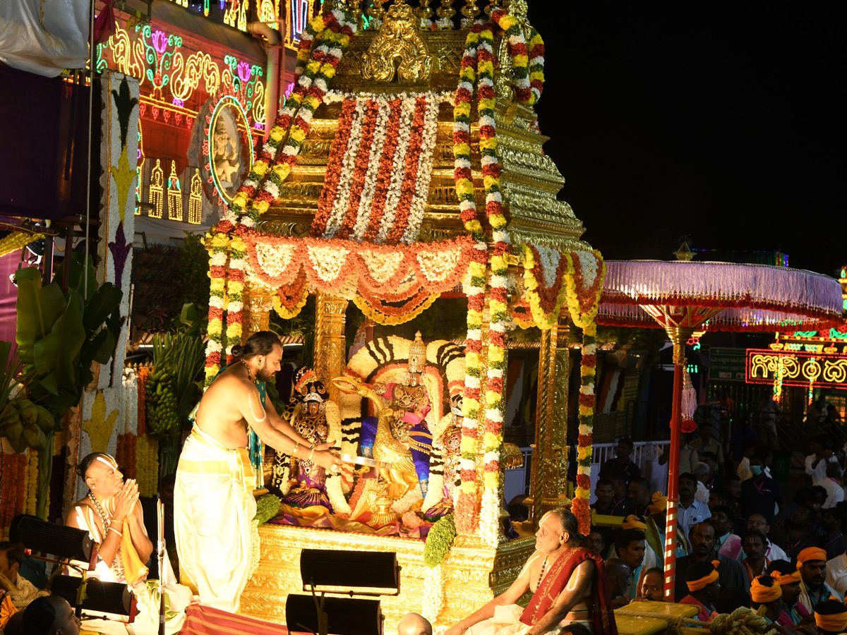 Srivari_20Brahmotsavam_20Sarvabhupala_20Vahanam_20Photos_20_2815_29.jpg 4