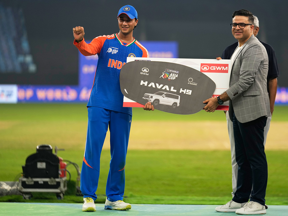 Asia_20Cup_20cricket_20final_20between_20India_20and_20Pakistan_20at_20Dubai_20International_20Cricket_20Stadium__20_288_29.jpg 8