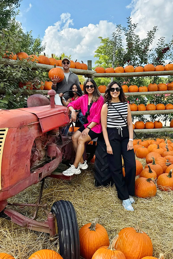 Actress_20Ritu_20Varma_20At_20Apple_20Farm_20Photos_20_286_29.jpg 4