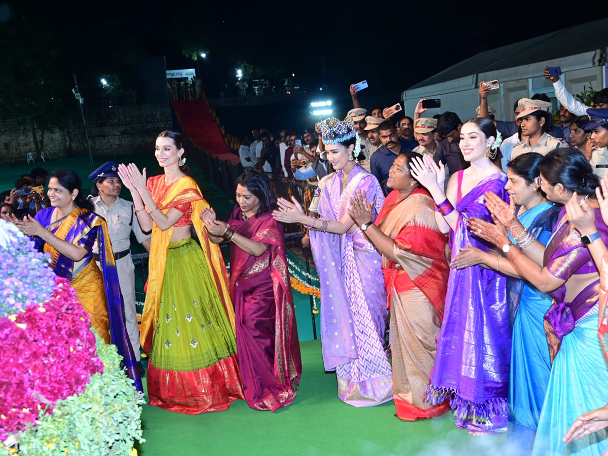 Bathukamma_20Place_20In_20Guinness_20World_20Record_20In_20Saroornagar_20Photos__20_285_29.jpg 5