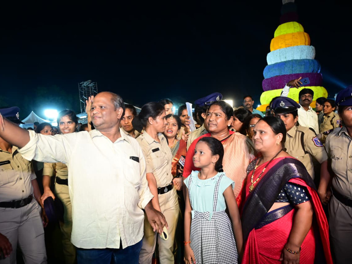 Bathukamma_20Place_20In_20Guinness_20World_20Record_20In_20Saroornagar_20Photos__20_287_29.jpg 7