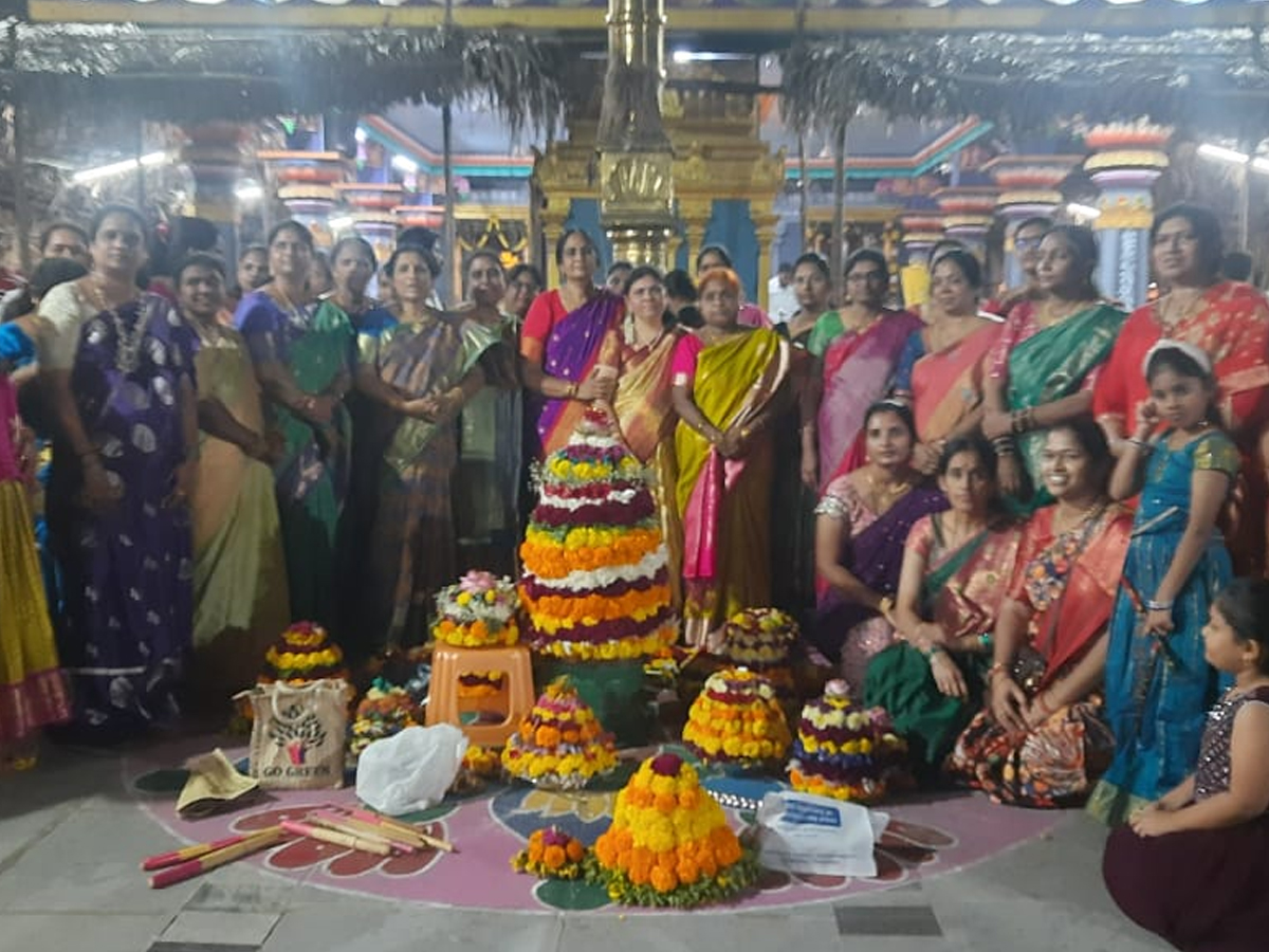Bathukamma_20in_20TG1.jpg 2