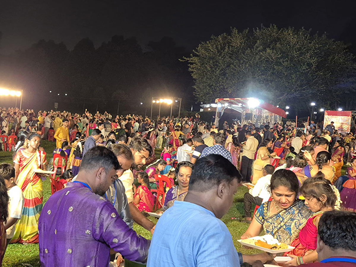 Bathukamma_20in_20singapore1.jpg 19