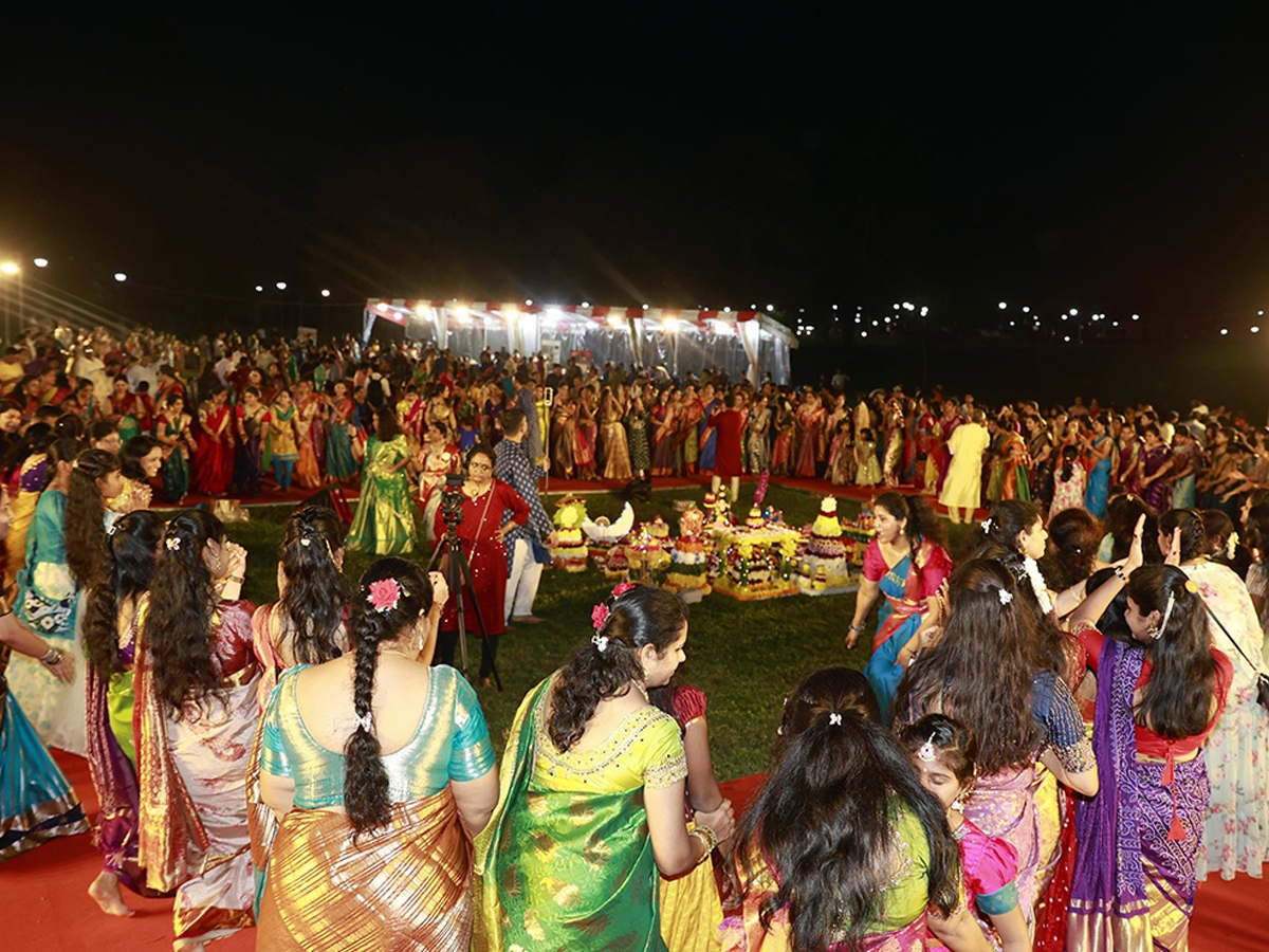 Bathukamma_20in_20singapore2.jpg 20