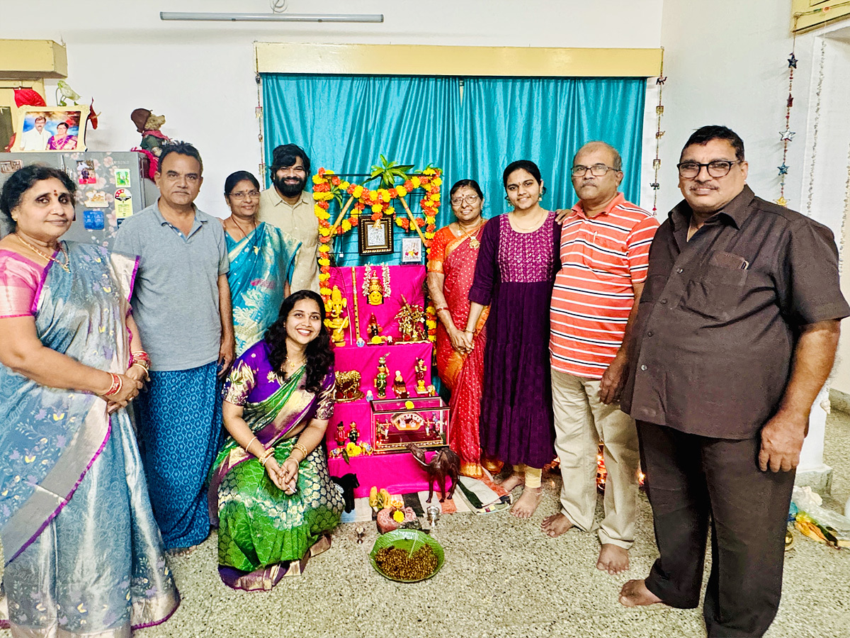 Dasara_20Bommala_20Koluvu_20Photos_20From_20Sakshi_20Readers_20_287_29.jpg 8