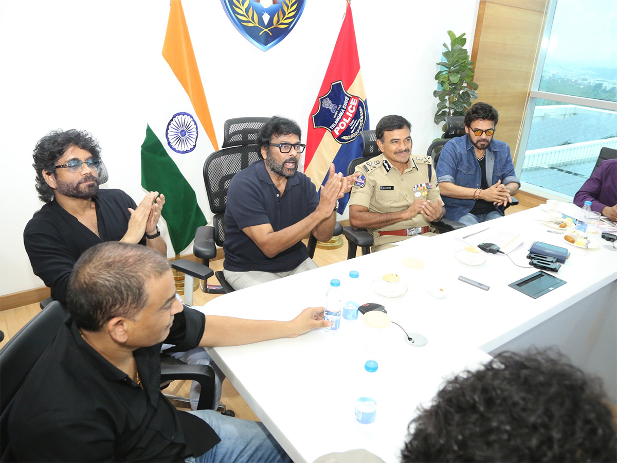Hyderabad_20cybercrime_20cops_20bust_20India_20biggest_20film_20piracy_20racket__20_2814_29.jpg 14