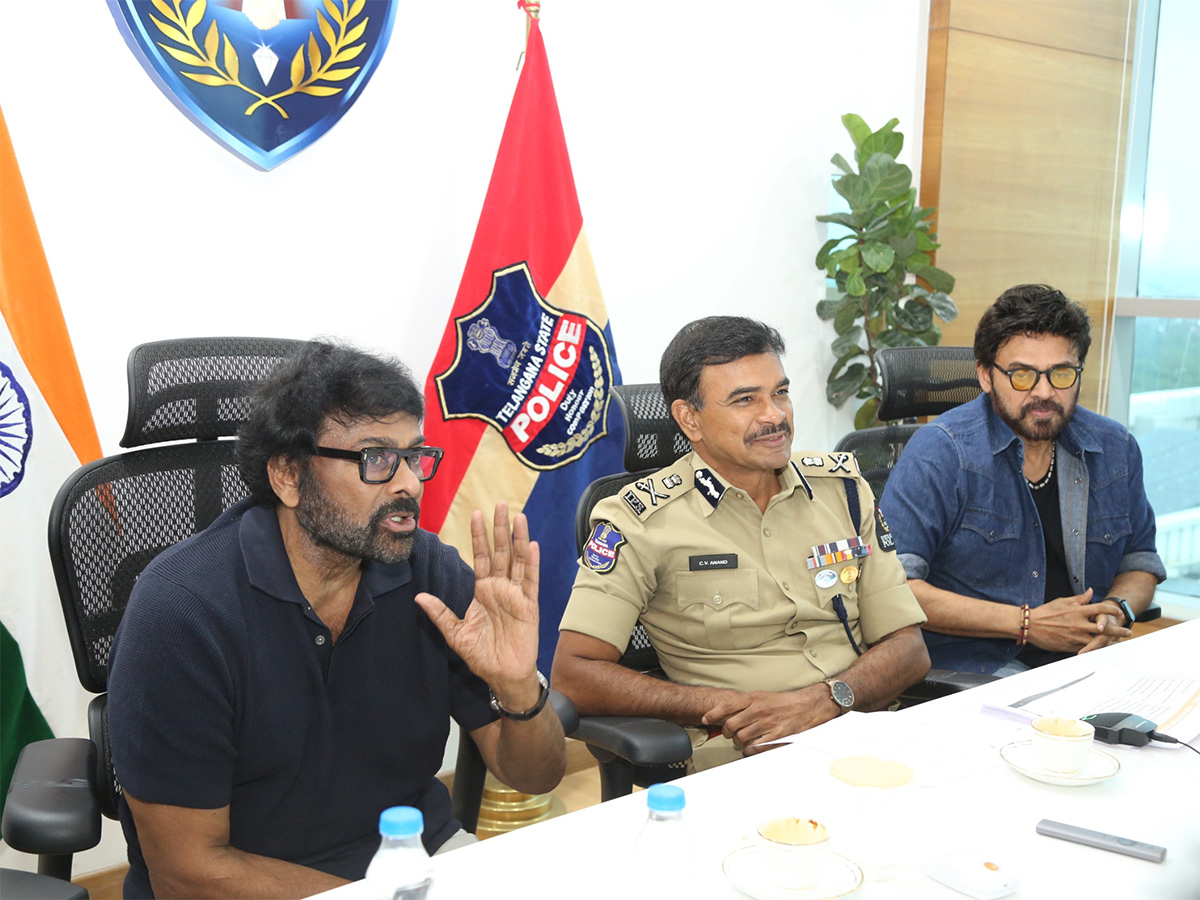 Hyderabad_20cybercrime_20cops_20bust_20India_20biggest_20film_20piracy_20racket__20_283_29.jpg 3