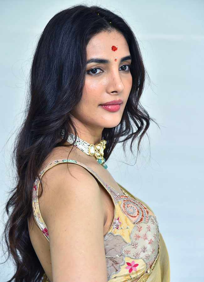 Hilesso_20Movie_20Actress_20Natasha_20Singh_20HD_20Photos__20_2811_29.jpg 11