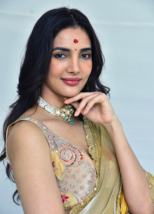 Hilesso_20Movie_20Actress_20Natasha_20Singh_20HD_20Photos__20_2812_29.jpg 12
