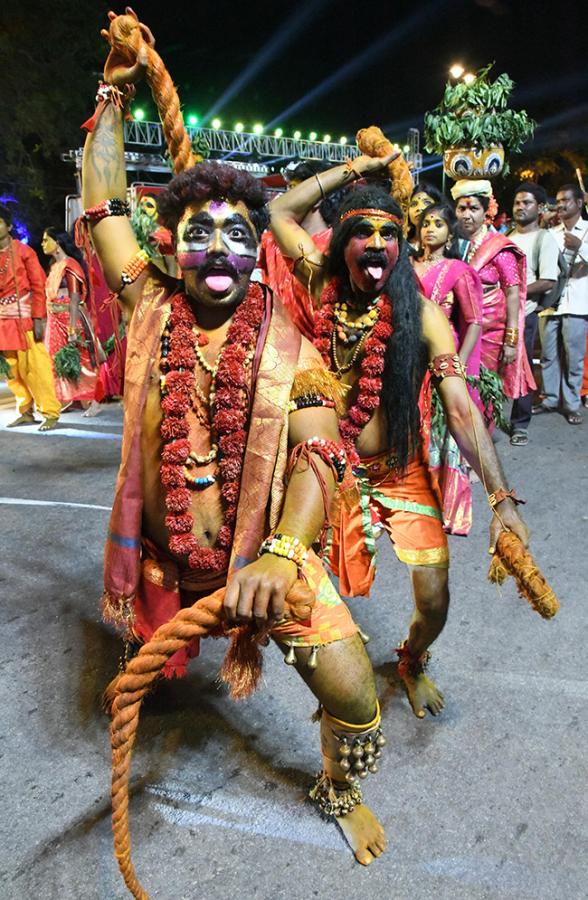 Saddula_20Bathukamma_20Closing_20Ceremonies_20on_20Tankbund__20_2816_29.jpg 16