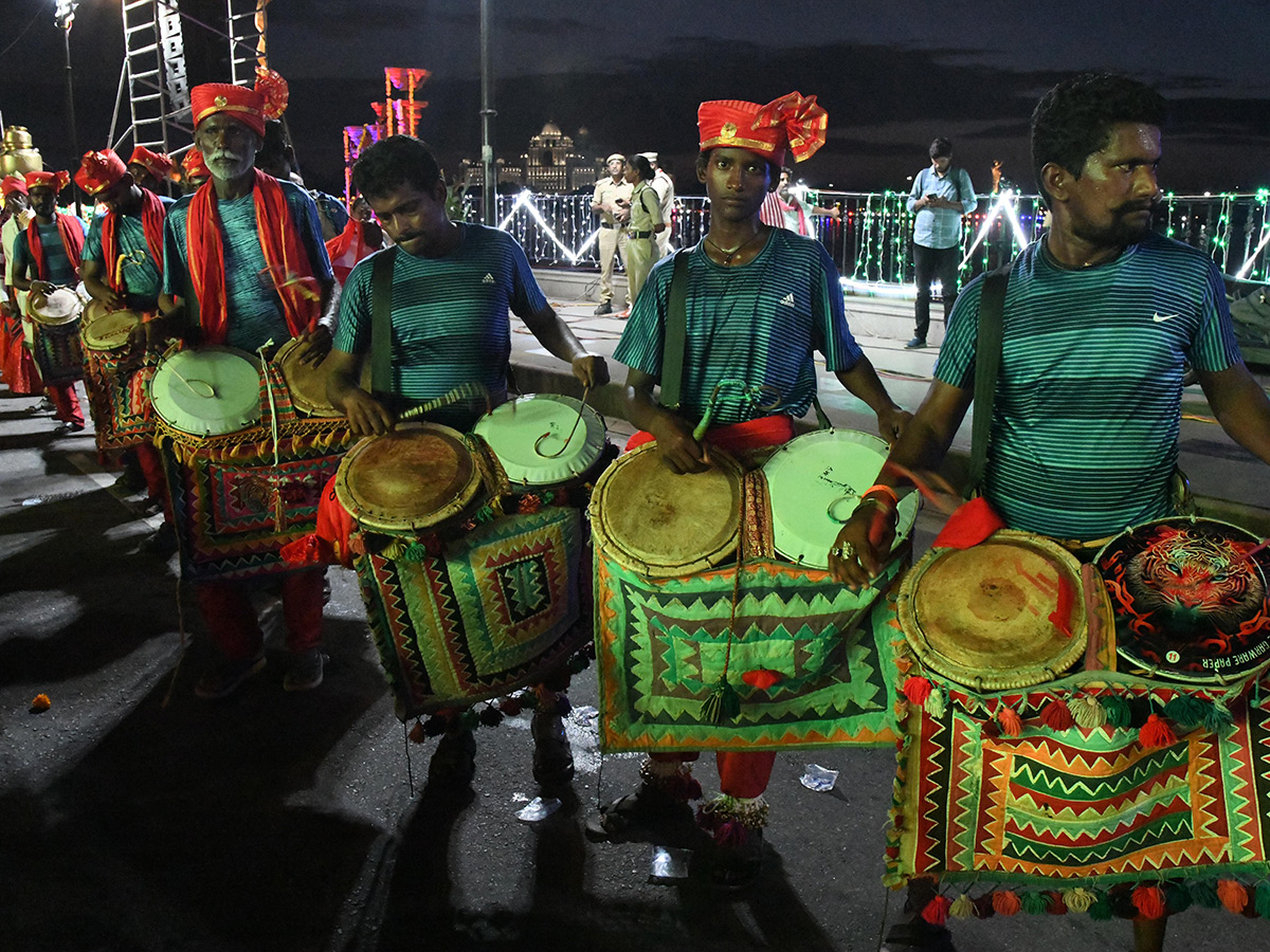 Saddula_20Bathukamma_20Closing_20Ceremonies_20on_20Tankbund__20_2818_29.jpg 18