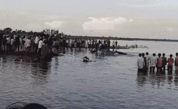 Durga_20idol_20immersion.jpg