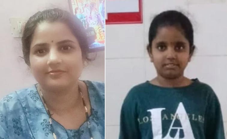 Karnataka-Mother-Daughter-F.jpg