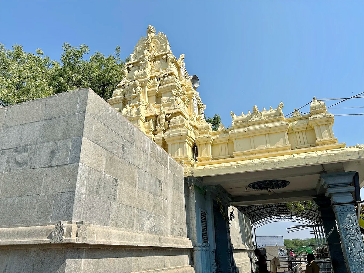 Sri_20Valli_20Devasena_20Subramanyeswara_20Swamy_20Temple_20At_20Kothuru__20_289_29.jpg 9
