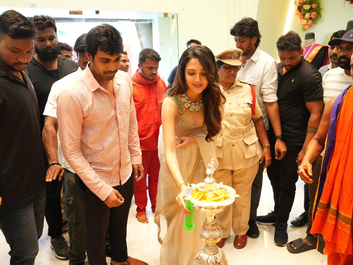 Tollywood_20Actress_20Neha_20Shetty_20At_20Kakinada__20_2810_29.jpg 10