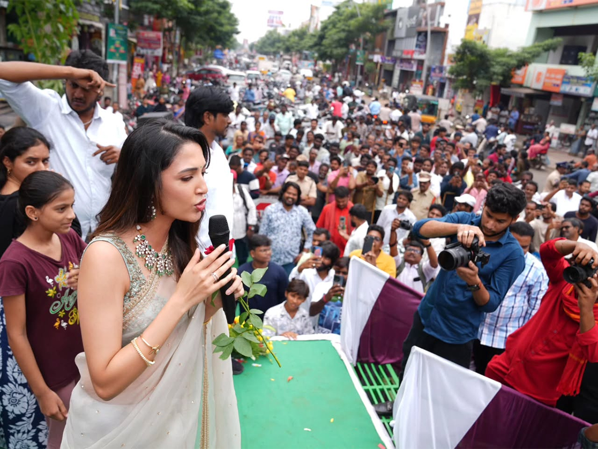 Tollywood_20Actress_20Neha_20Shetty_20At_20Kakinada__20_286_29.jpg 6
