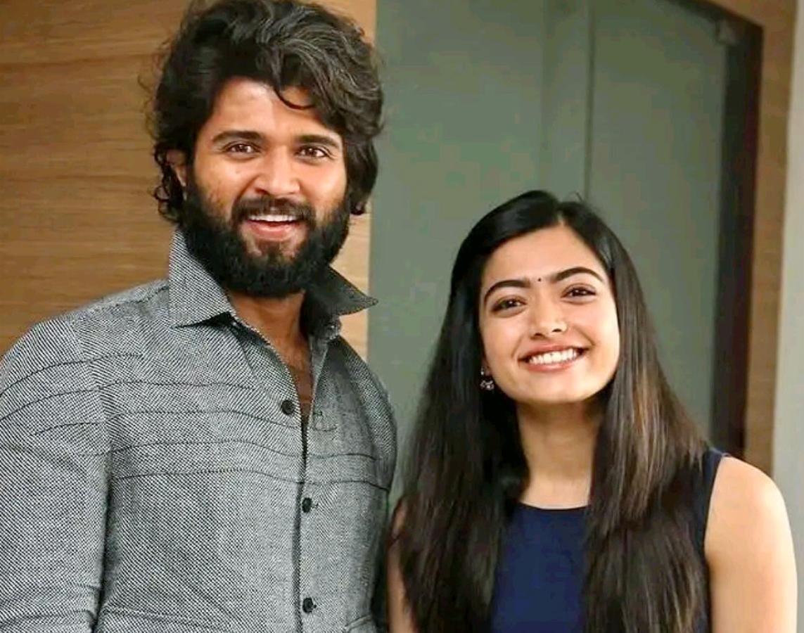 Vijay_20Deverakonda_20And_20Rashmika_20Mandanna_20Got_20Engaged_20Photos__20_2811_29.jpg 11