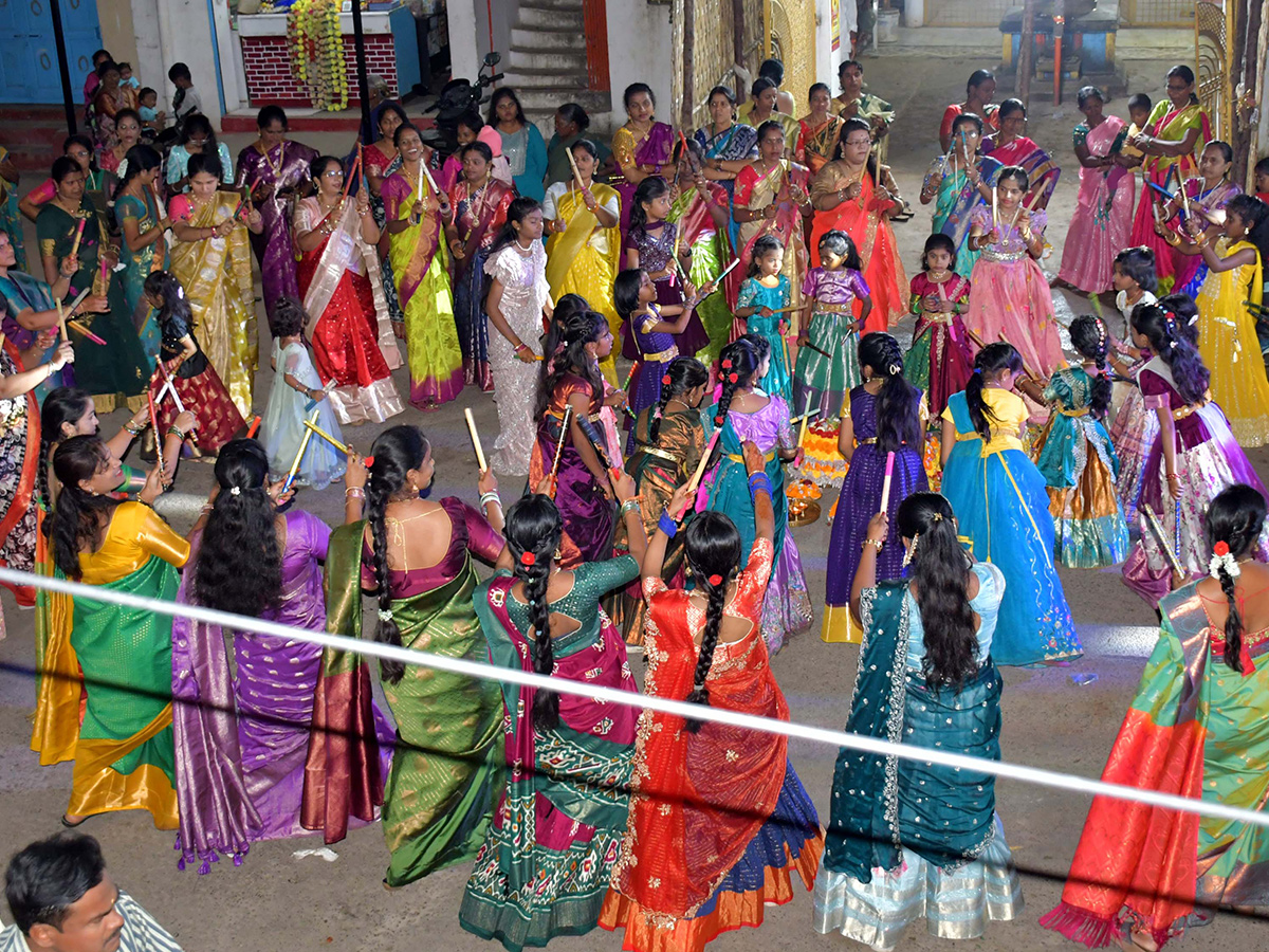 Bathukamma_202025_20Celebrations_20in_20Karimnagar_20District_20Photos__20_2810_29.jpg 10