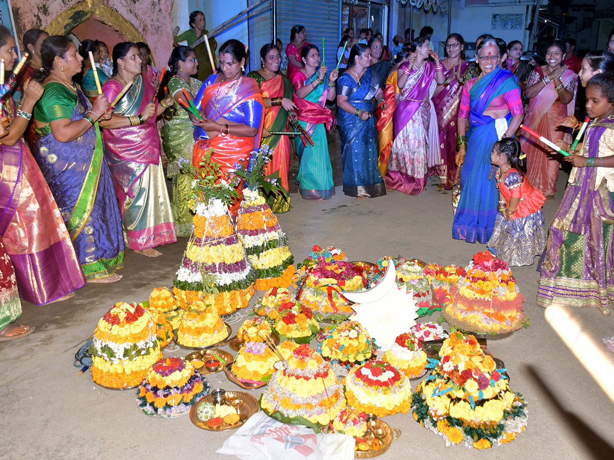 Bathukamma_202025_20Celebrations_20in_20Karimnagar_20District_20Photos__20_2813_29.jpg 13