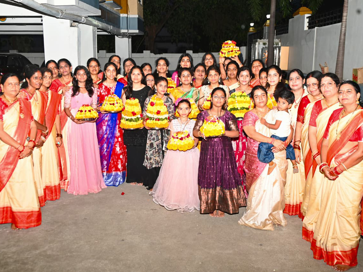 Bathukamma_202025_20Celebrations_20in_20Karimnagar_20District_20Photos__20_2816_29.jpg 16