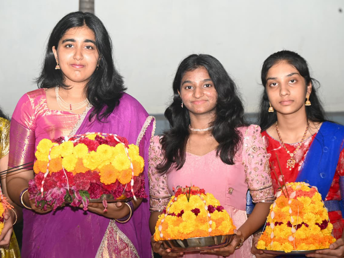 Bathukamma_202025_20Celebrations_20in_20Karimnagar_20District_20Photos__20_2817_29.jpg 17