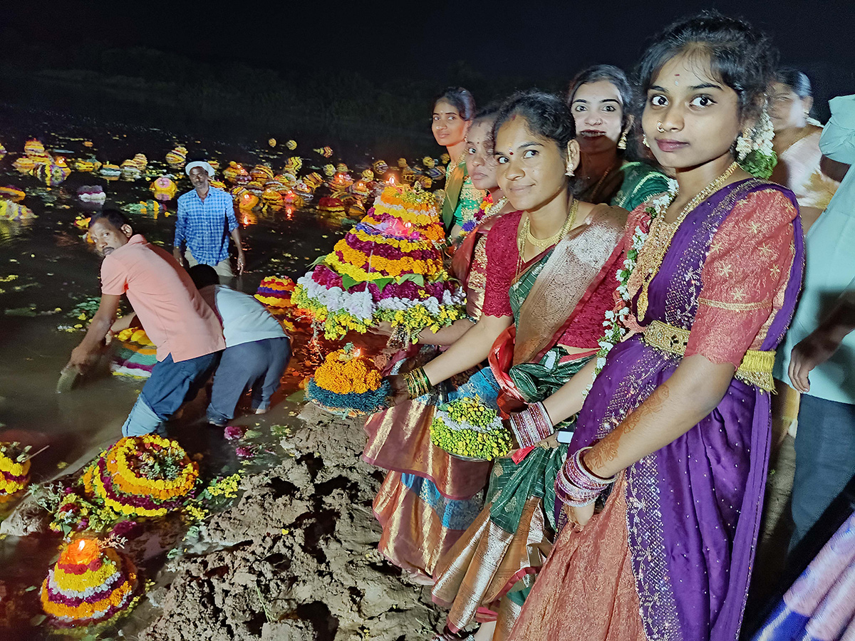 Bathukamma_202025_20Celebrations_20in_20Karimnagar_20District_20Photos__20_2820_29.jpg 20