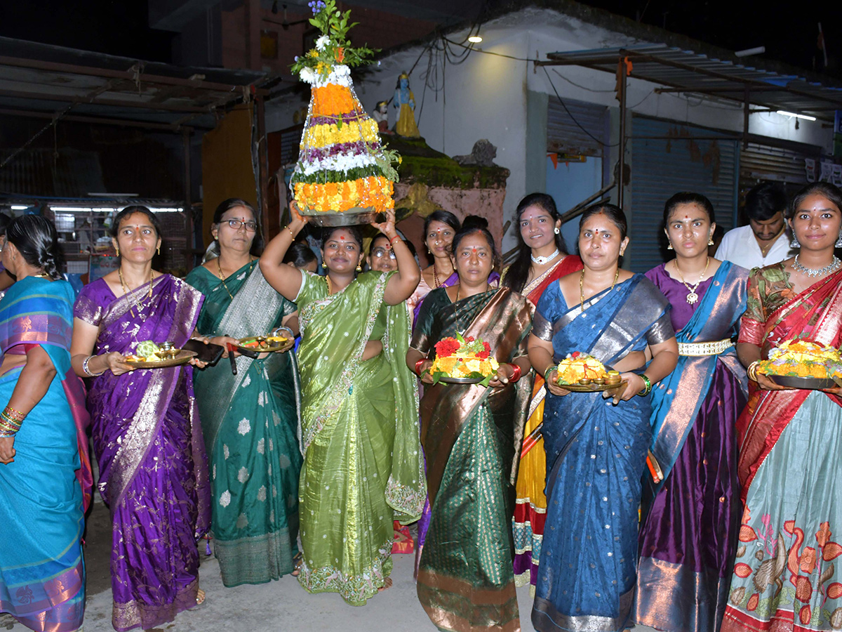 Bathukamma_202025_20Celebrations_20in_20Karimnagar_20District_20Photos__20_2823_29.jpg 23