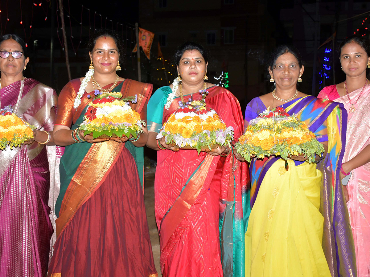 Bathukamma_202025_20Celebrations_20in_20Karimnagar_20District_20Photos__20_2824_29.jpg 24
