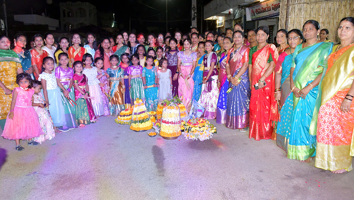 Bathukamma_202025_20Celebrations_20in_20Karimnagar_20District_20Photos__20_284_29.jpg 4