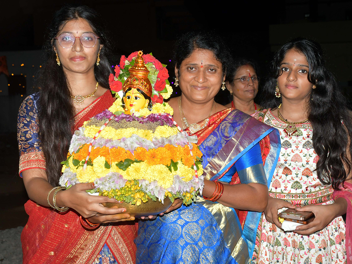 Bathukamma_202025_20Celebrations_20in_20Karimnagar_20District_20Photos__20_287_29.jpg 7