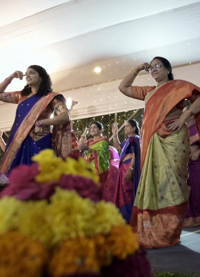 PV_20Sindhu_20Brathukamma_20celebrations10.jpg 11