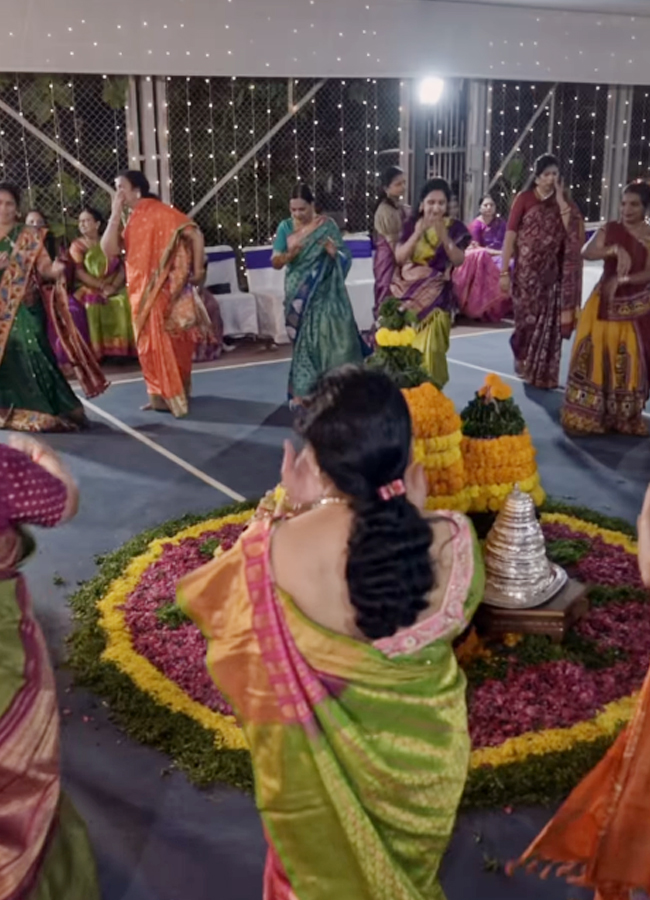 PV_20Sindhu_20Brathukamma_20celebrations14.jpg 15