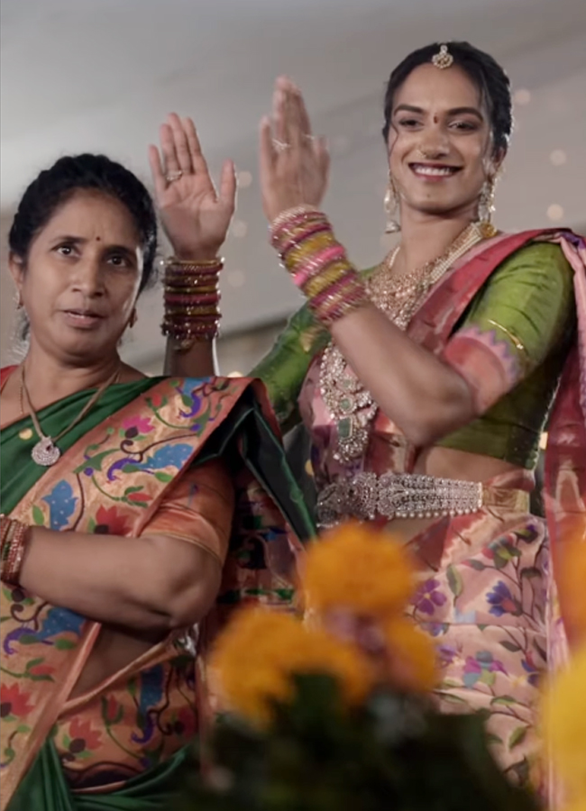 PV_20Sindhu_20Brathukamma_20celebrations15.jpg 16
