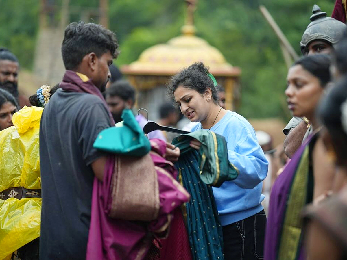 Pragathi_20Shetty_20in_20Kantara_20Chapter_201_20Movie_20Set_20Photos__20_2810_29.jpg 10