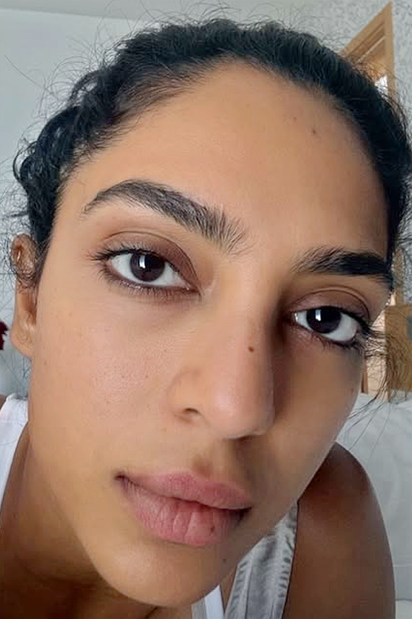 Sobhita_20Dhulipala_20jokes_20about_20Her_20selfie_20skills_20Photos_20_282_29.jpg 3