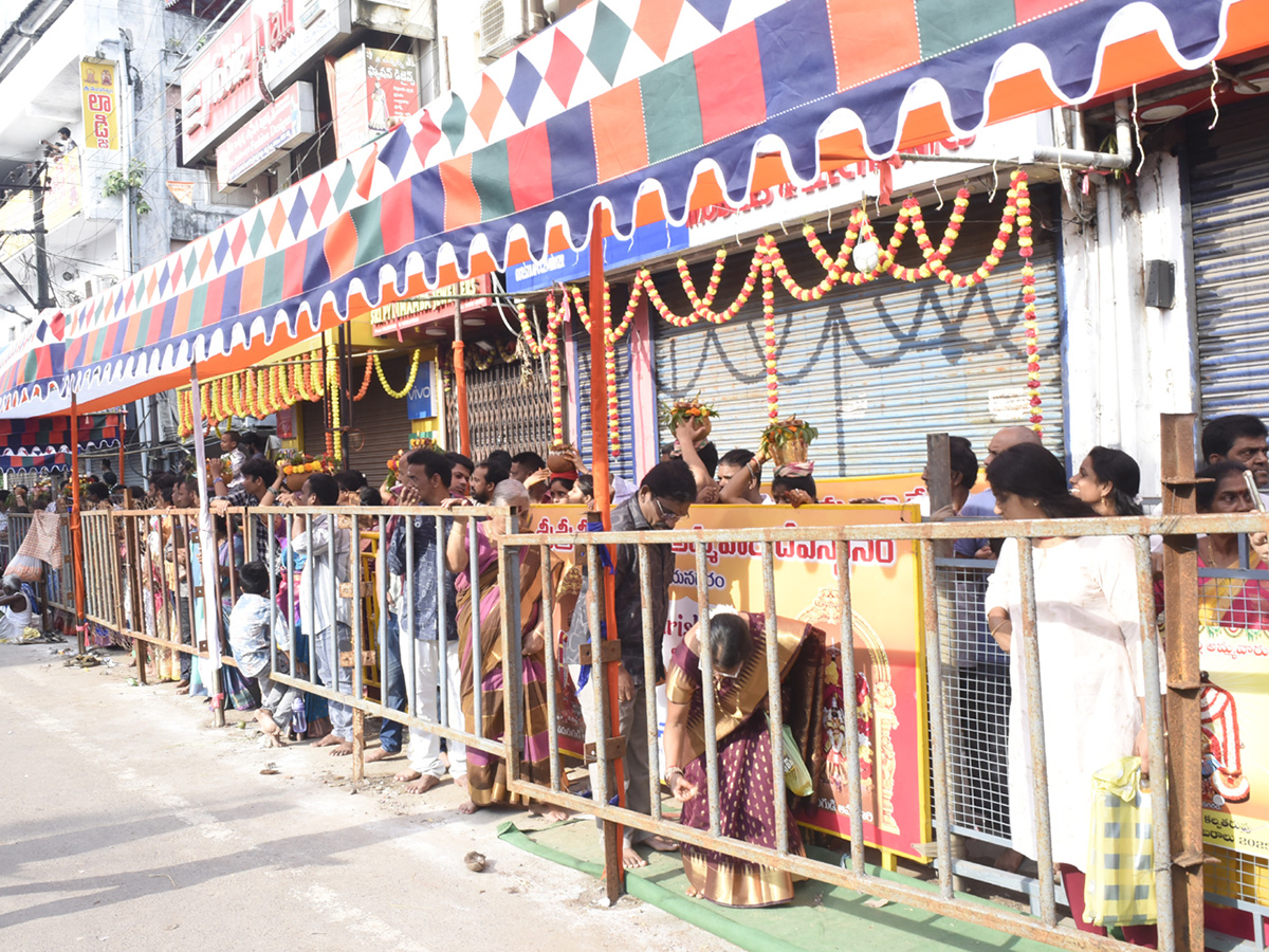 Vizianagaram_20Tholella_20Utsavam_20at_20Pydithalli_20Ammavaru_20Temple__20_289_29.jpg 9