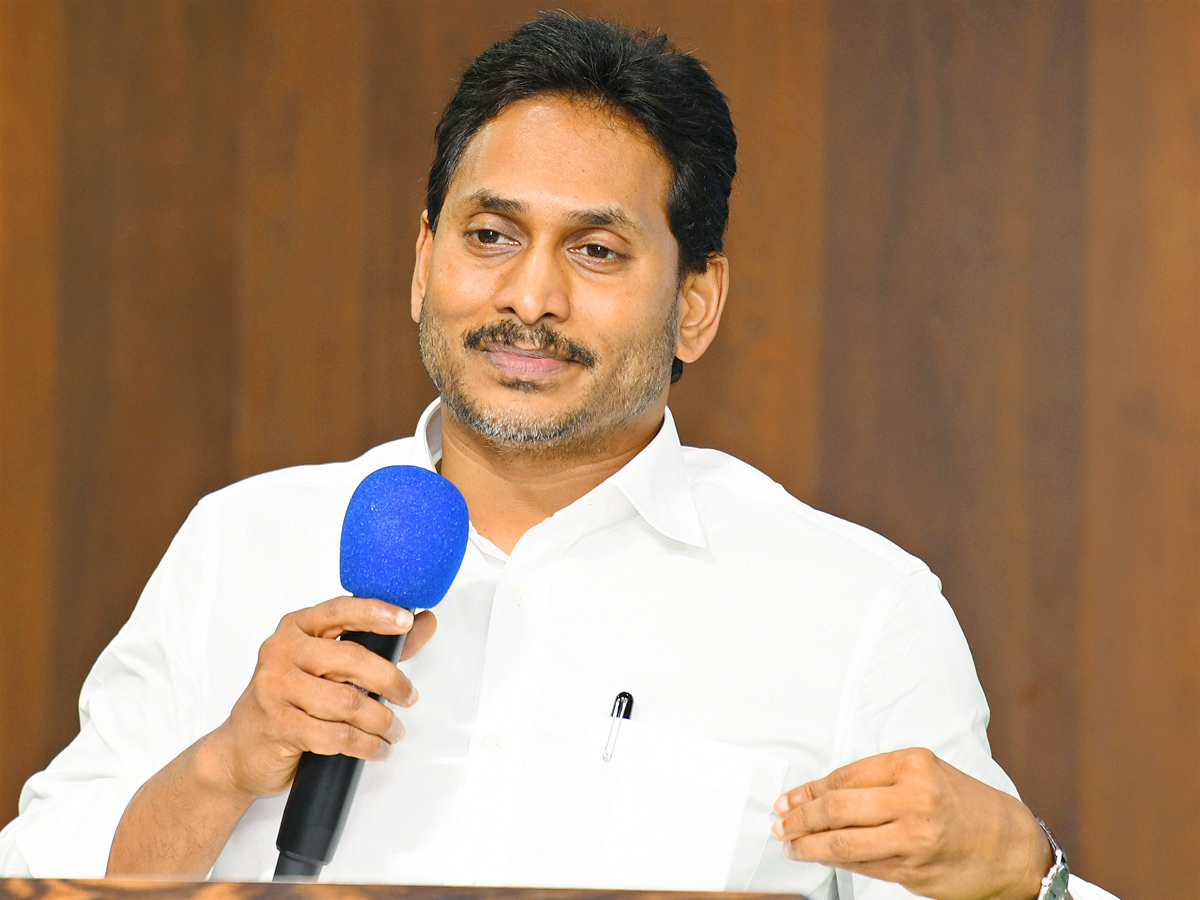 YS_20Jagan_20Key_20Meeting_20With_20YSRCP_20Leaders_20At_20Tadepalli_20Camp_20Office_20Photos_20_282_29.jpg 3