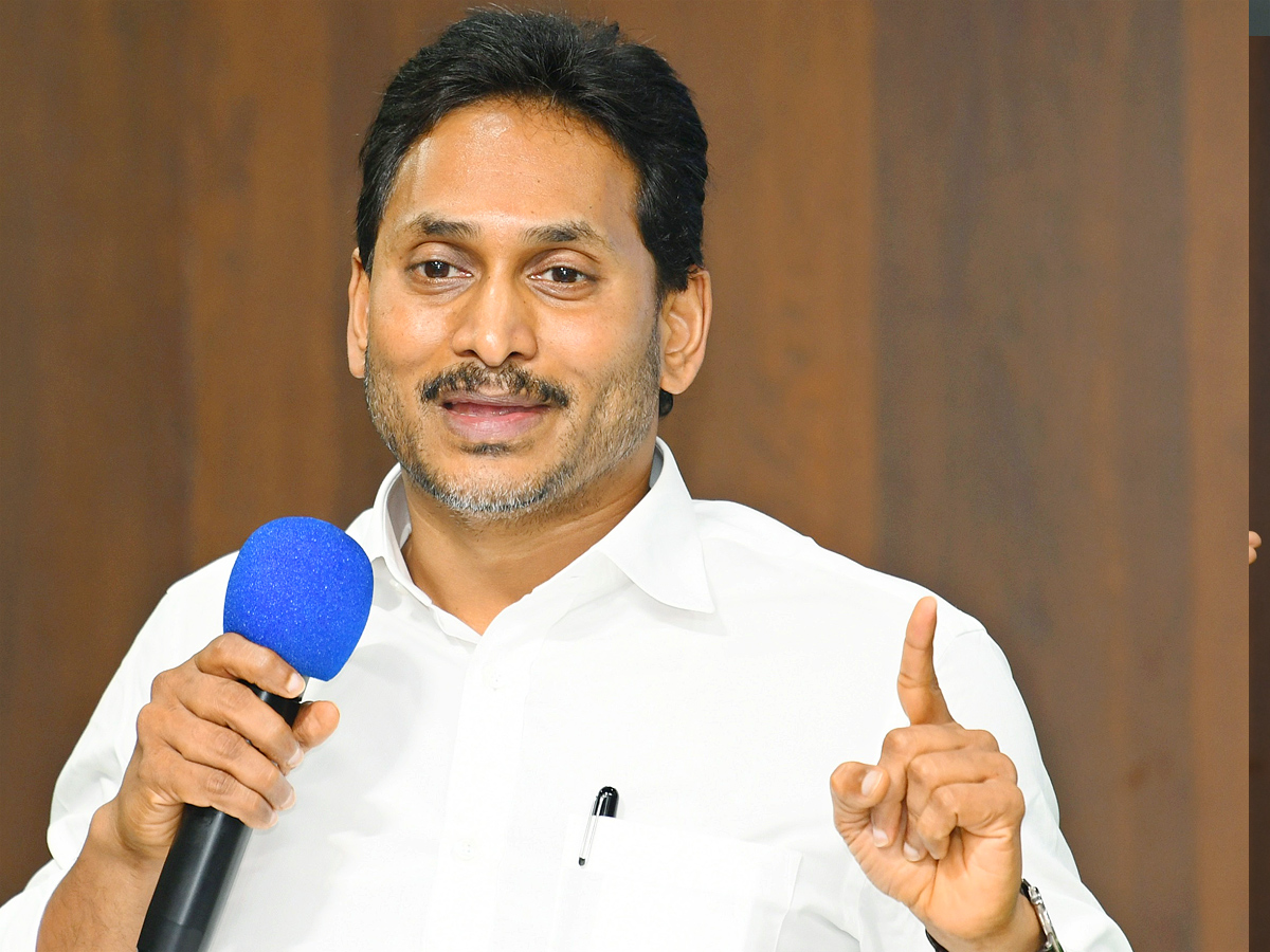 YS_20Jagan_20Key_20Meeting_20With_20YSRCP_20Leaders_20At_20Tadepalli_20Camp_20Office_20Photos_20_284_29.jpg 4