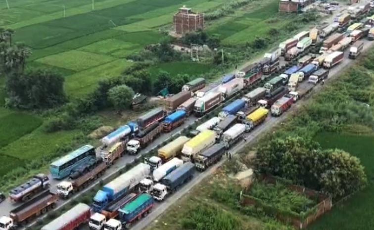 Delhi_kolkata_Highway_Traff.jpg