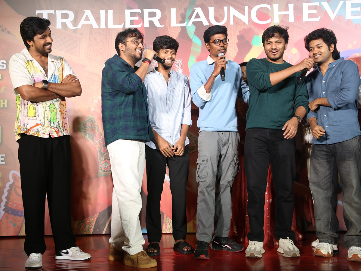 Mithra_20Mandali_20Trailer_20Launch_20Event_20Photos__20_2817_29.jpg 17