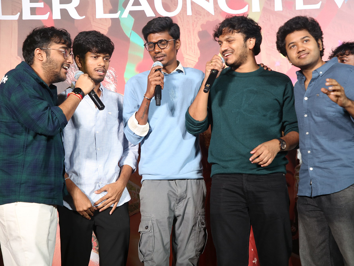 Mithra_20Mandali_20Trailer_20Launch_20Event_20Photos__20_288_29.jpg 8