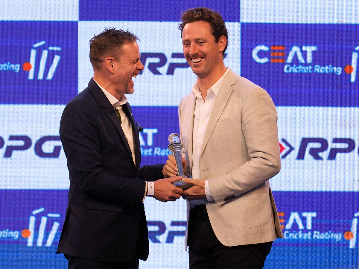 Rohit_20Sharma_20in_20CEAT_20Cricket_20Rating_20Awards_20Photos__20_2812_29.jpg 12