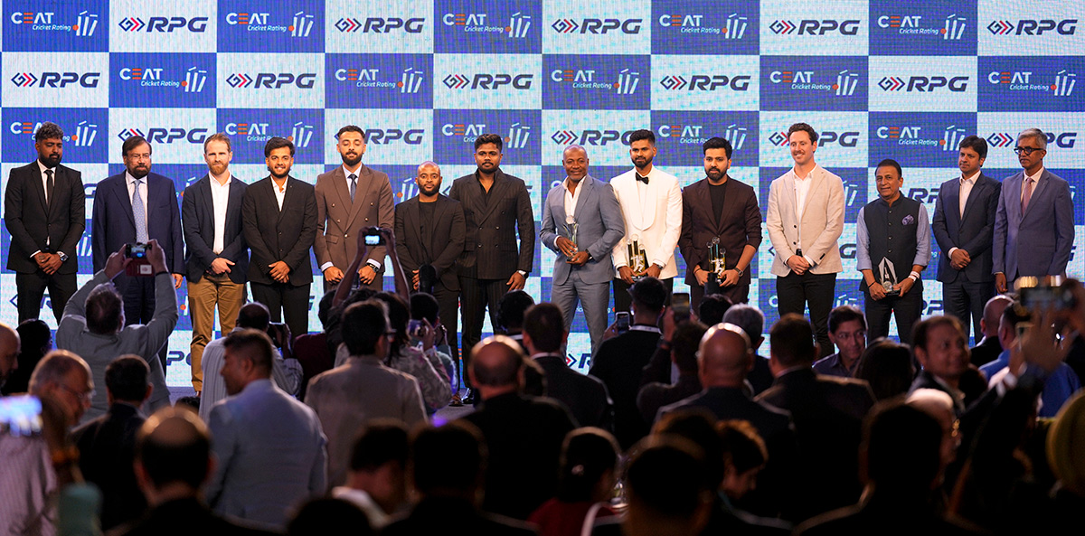 Rohit_20Sharma_20in_20CEAT_20Cricket_20Rating_20Awards_20Photos__20_2814_29.jpg 14