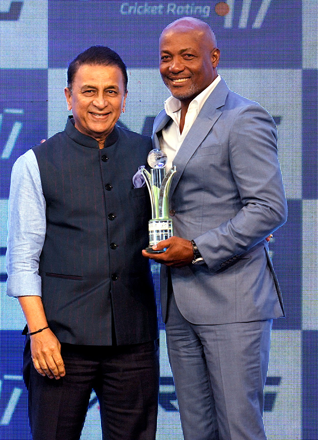 Rohit_20Sharma_20in_20CEAT_20Cricket_20Rating_20Awards_20Photos__20_2821_29.jpg 21