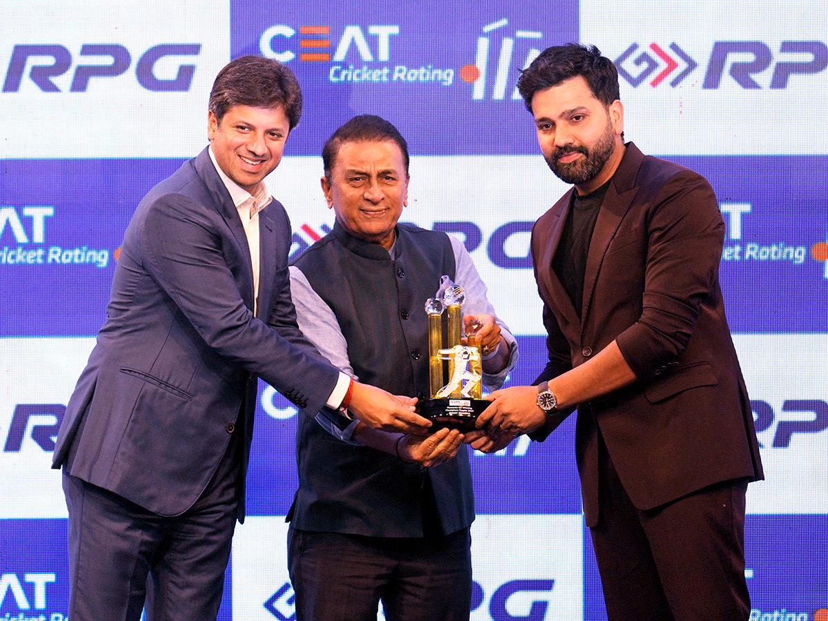 Rohit_20Sharma_20in_20CEAT_20Cricket_20Rating_20Awards_20Photos__20_283_29.jpg 3