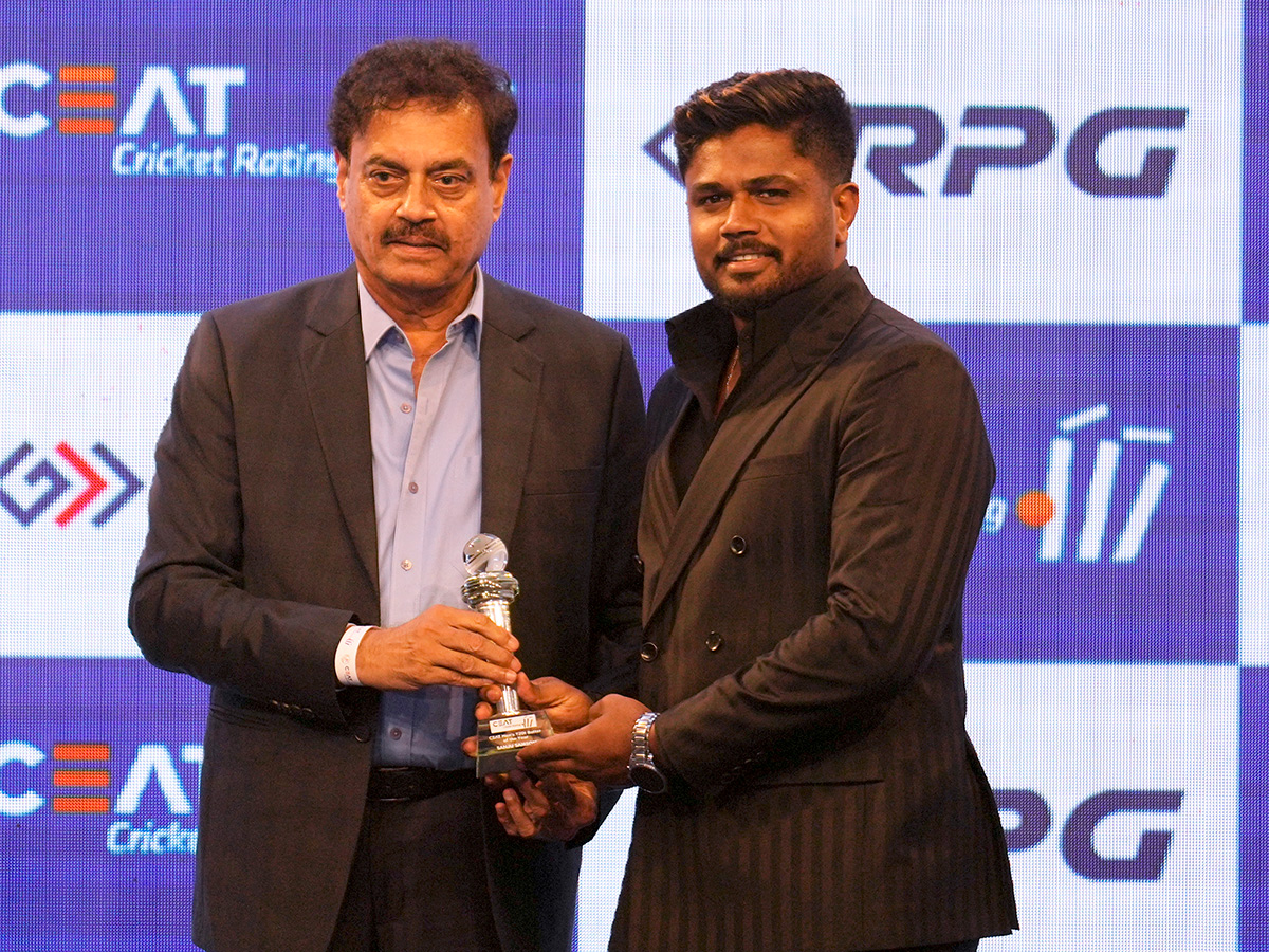 Rohit_20Sharma_20in_20CEAT_20Cricket_20Rating_20Awards_20Photos__20_284_29.jpg 4