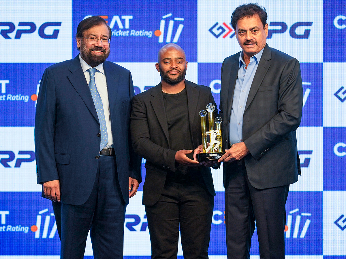 Rohit_20Sharma_20in_20CEAT_20Cricket_20Rating_20Awards_20Photos__20_287_29.jpg 7