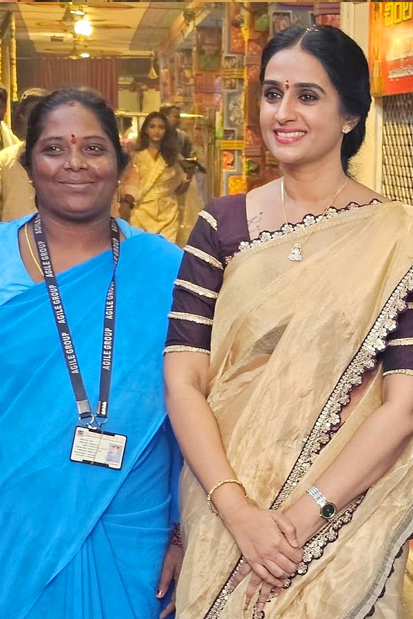 Actress_20Laya_20Visit_20Vijayawada_20Indrakeeladri_20Temple_20Photos_20_2810_29.jpg 11